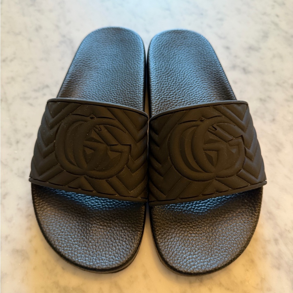 Gucci GG Matelasse Quilted Slides Sandal Rubber Black 
Mens 8.5/9 or Women’s 11